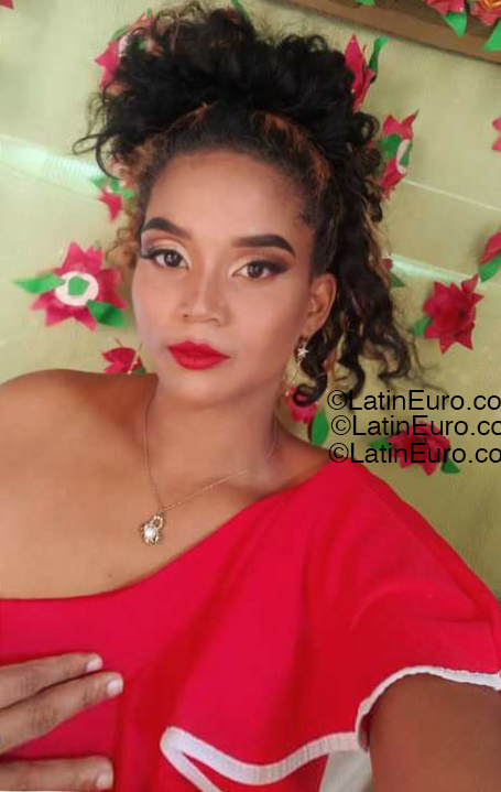 Date this stunning Colombia girl Aranza from Caratagena CO33323