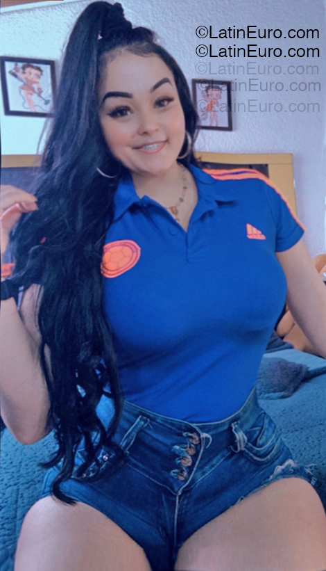 Date this stunning Colombia girl Lupita from Bogota CO33324