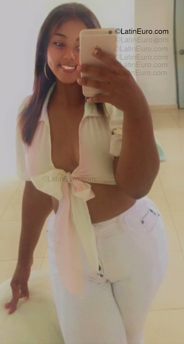 Date this charming Dominican Republic girl Deiry from Sosua DO54993