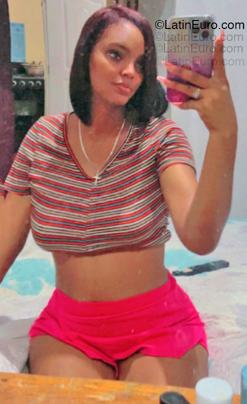 Date this beautiful Dominican Republic girl Kiara from Sanchez Ramirez DO55017