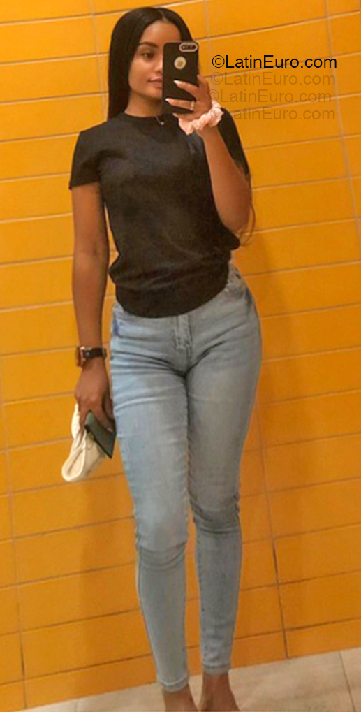 Date this tall Dominican Republic girl Lea from Santo Domingo DO55045
