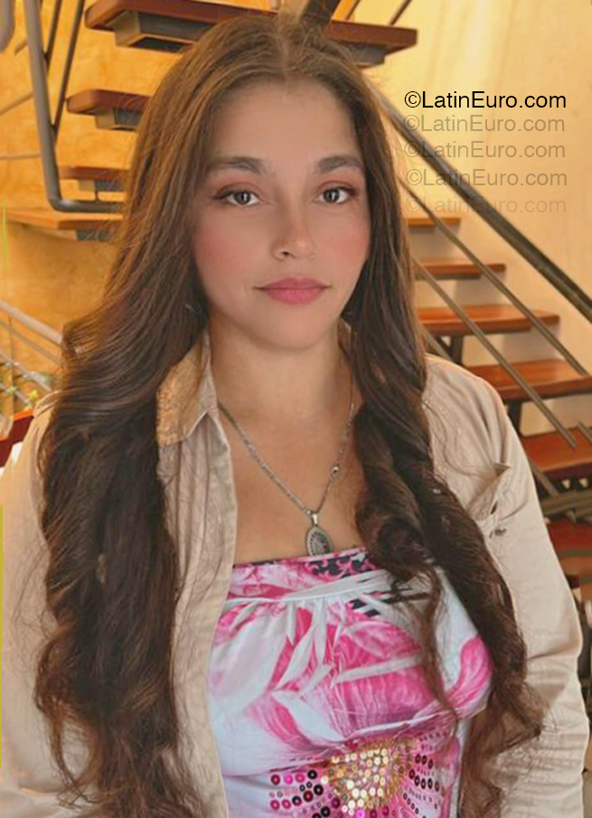 Date this foxy Colombia girl Berenice from Bogota CO33336