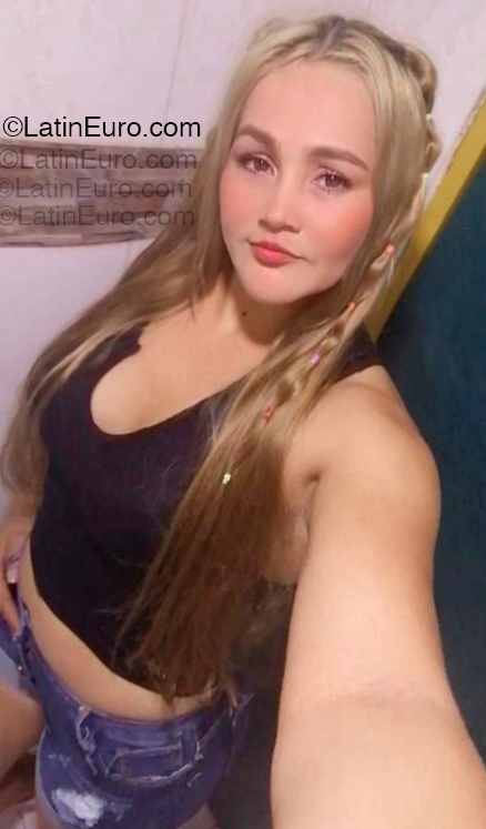 Date this lovely Colombia girl Cristina from Medellin CO33348