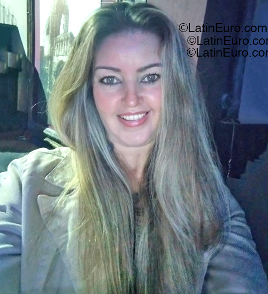 Date this good-looking Brazil girl Agnes from Rio De Janeiro BR12364