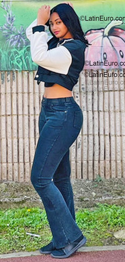 Date this georgeous Spain girl Dary from Gijon ES924