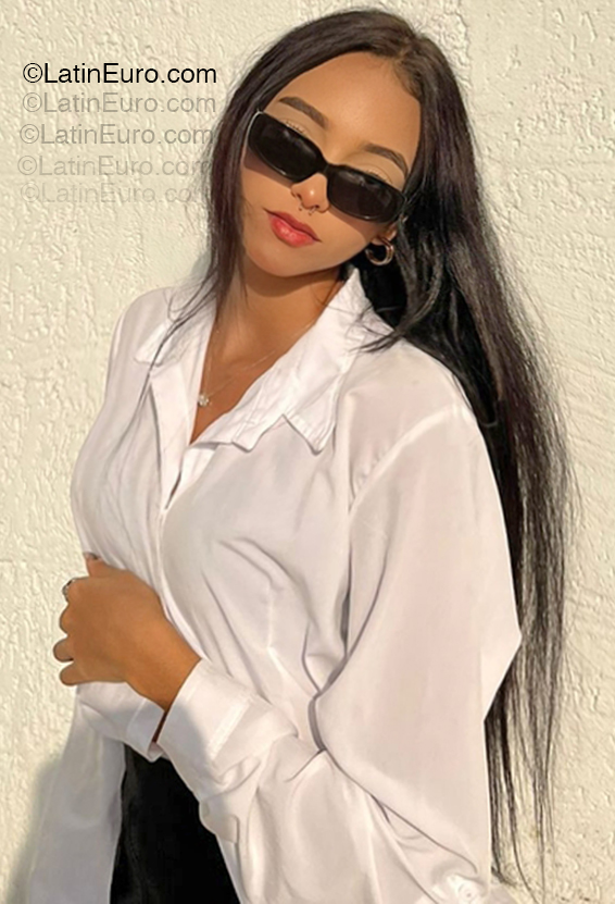 Date this nice looking Colombia girl Gnesis from Bogota CO33353