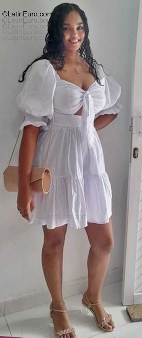 Date this young Colombia girl Rosy from Cartagena CO33356