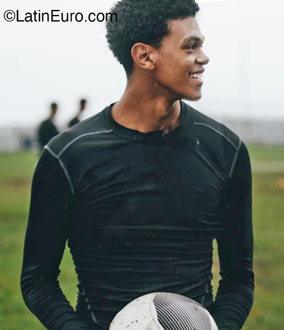 Date this georgeous Trinidad and Tobago man Terron from San Fernando TT118