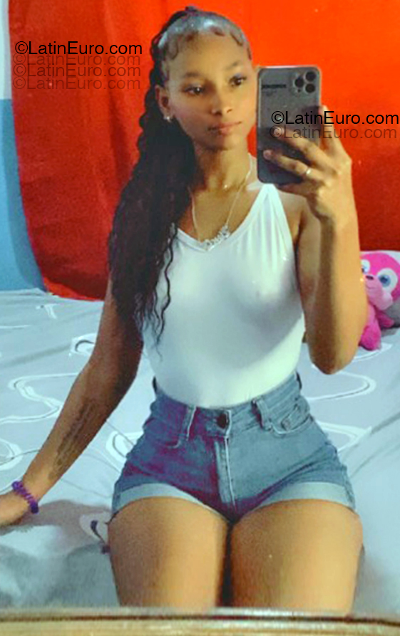 Date this happy Dominican Republic girl Jissel from San Francisco de Macoris DO55173