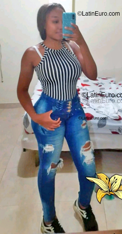 Date this athletic Colombia girl Denisse from Cali CO33388