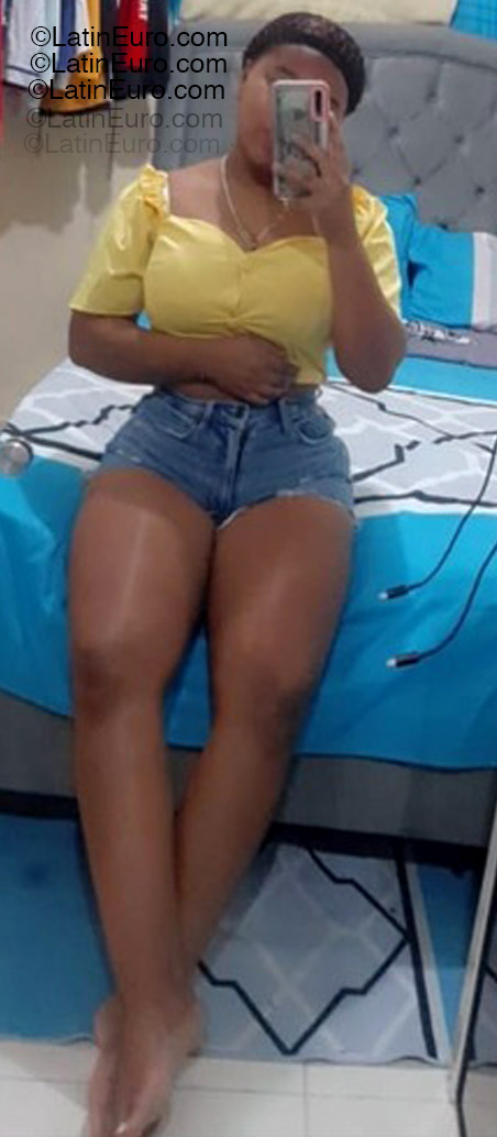 Date this happy Dominican Republic girl Mari from Santo Domingo DO55255
