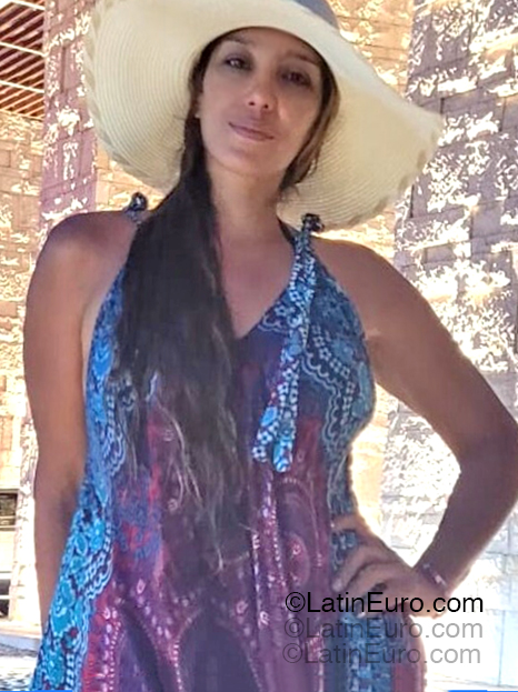 Date this foxy Colombia girl Karen from Neiva CO33402