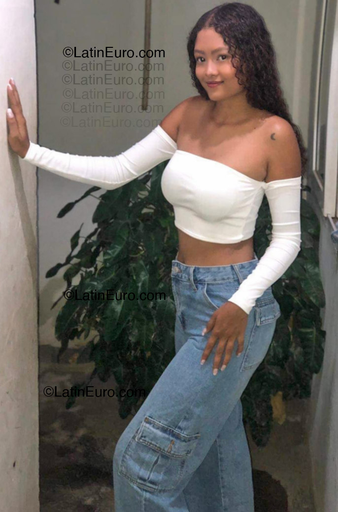 Date this exotic Colombia girl Liz from Barranquilla CO33407
