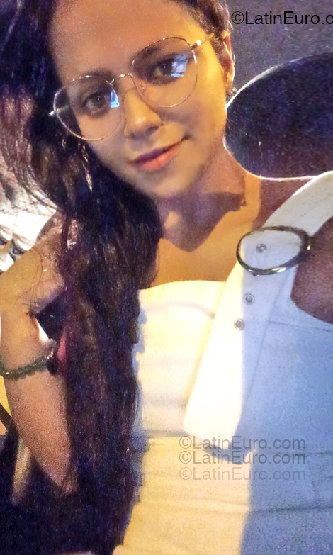 Date this nice looking Peru girl Daniie from Lima PE2149