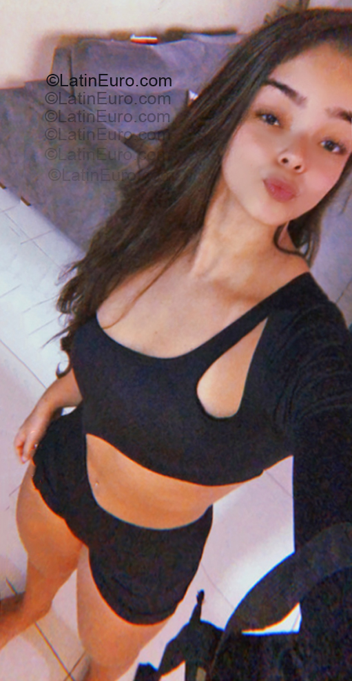 Date this funny Brazil girl Yasmin from Salvador BR12375