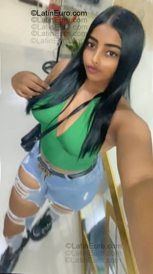 Date this foxy Dominican Republic girl Angie from La Romana DO55345