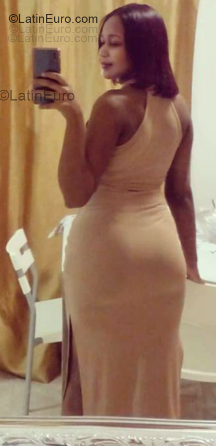 Date this sensual United States girl Sonia from USA DO55351