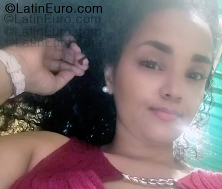 Date this voluptuous Colombia girl Carolina from Barranquilla CO33465