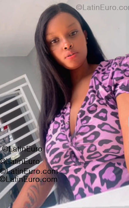 Date this stunning Dominican Republic girl Alezandra from Santo Domingo DO55397