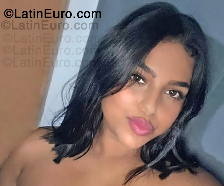 Date this gorgeous Venezuela girl Gaby from Caracas VE5347