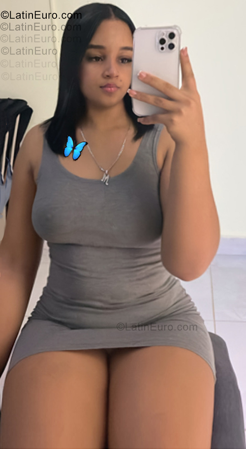 Date this passionate Dominican Republic girl Crisleini from Santo Domingo DO55416
