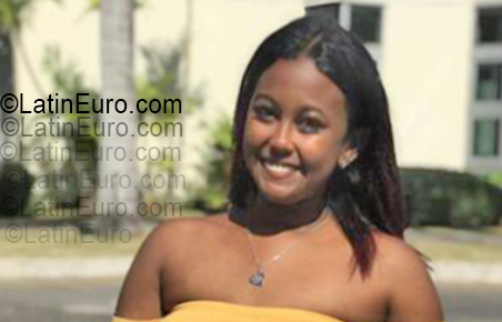 Date this voluptuous Dominican Republic girl Carolyn Gonzalez from Punta Cana DO55464