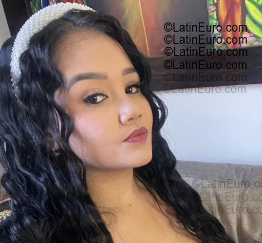 Date this delightful Colombia girl Anais from Bogota CO33482