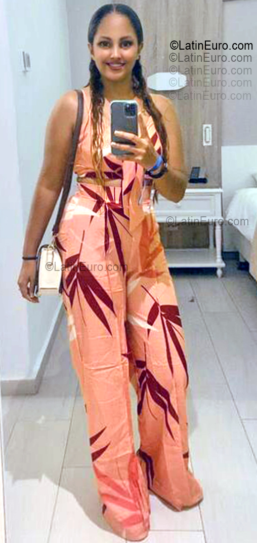 Date this athletic Dominican Republic girl Amy from Santo Domingo DO55493