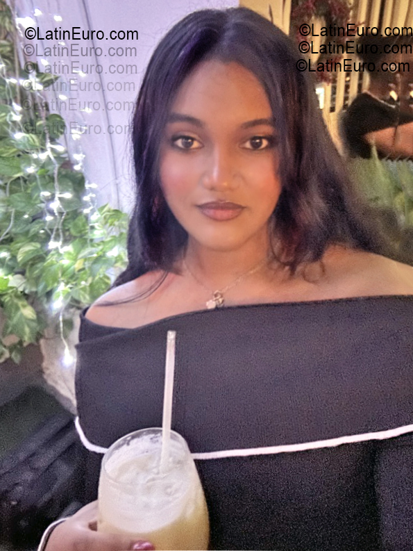 Date this voluptuous Dominican Republic girl Ronie from Santo Domingo DO55504