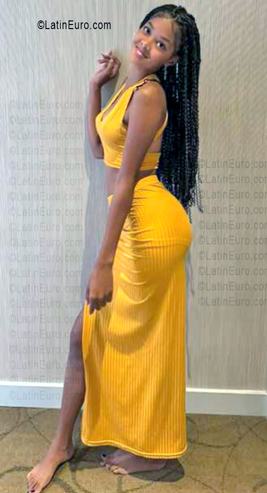 Date this tall Dominican Republic girl Mara from Santo Domingo DO55943