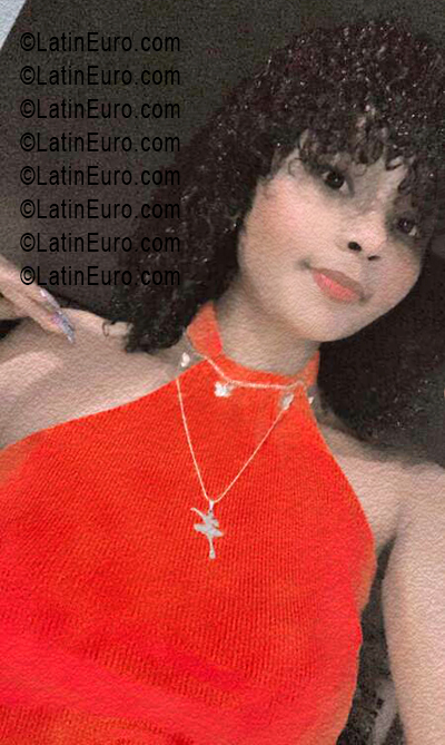 Date this attractive Dominican Republic girl Ays from Santo Domingo DO55642