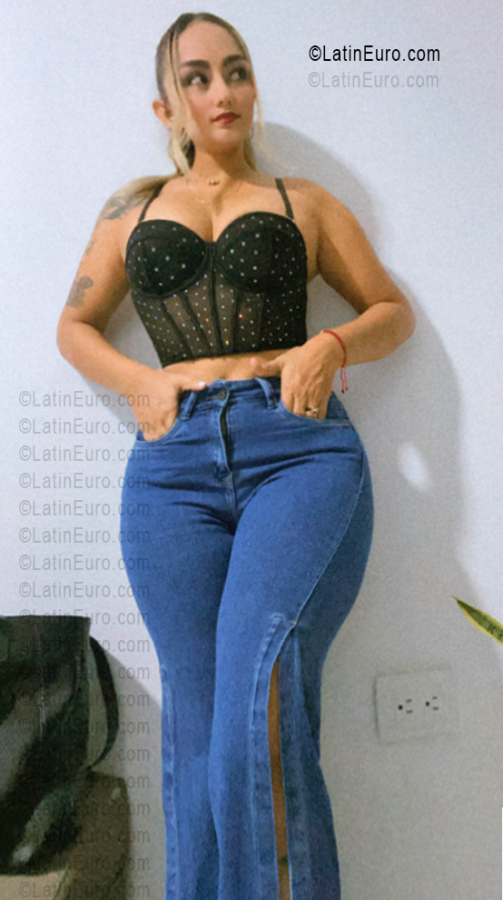 Date this sensual Colombia girl Isabel from Apartado CO33539