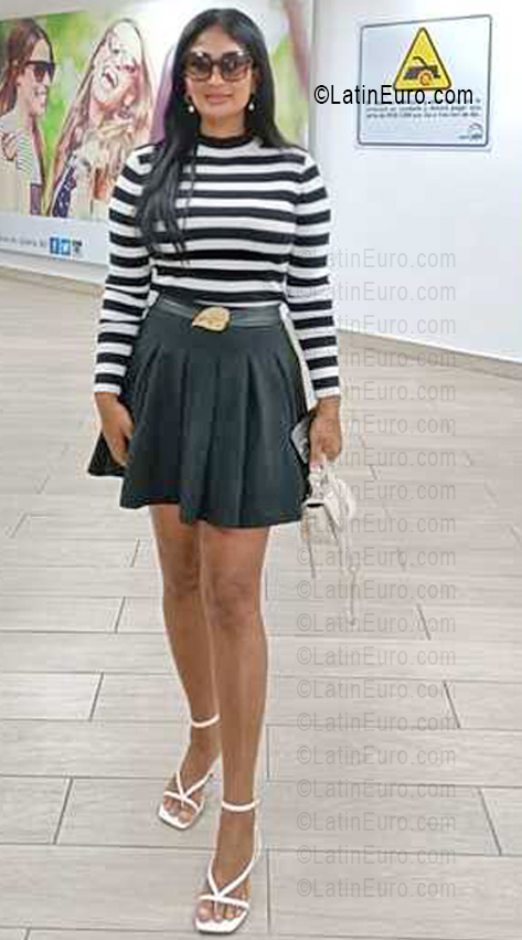 Date this foxy Dominican Republic girl Linda from Santo Domingo DO55787