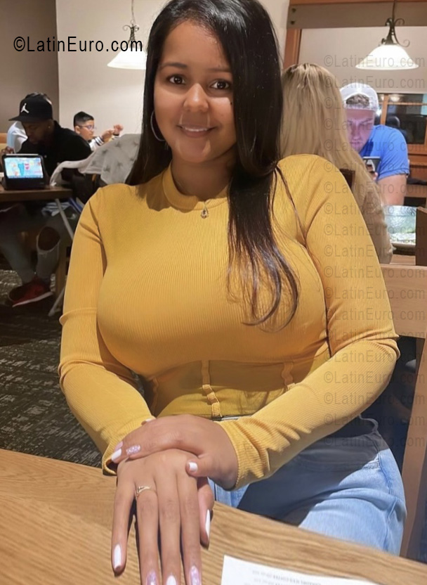 Date this funny United States girl Lisbet from New York US25270