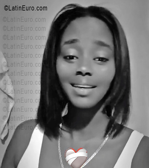 Date this fun Dominican Republic girl Erika from Santo Domingo DO55833
