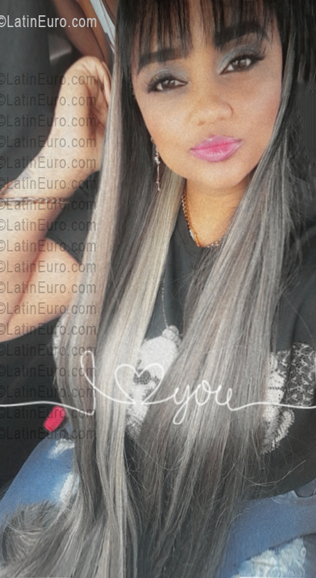 Date this pretty Dominican Republic girl Ana from Santo Domingo DO56321