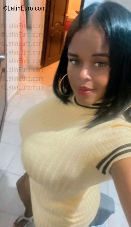 Date this stunning Dominican Republic girl Yennifer from Santo Domingo DO55880