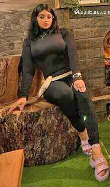 Date this sensual Dominican Republic girl Daniela from Santo Domingo DO55901