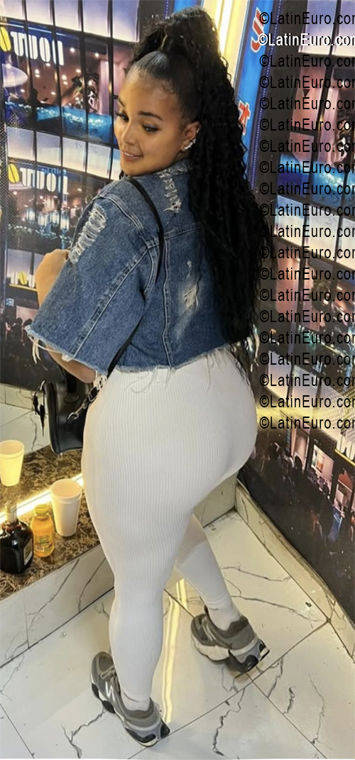 Date this exotic Dominican Republic girl Darela from Santo Domingo DO55905