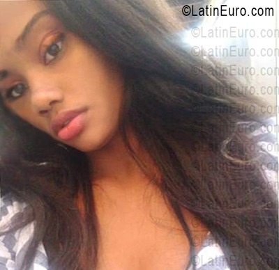 Date this georgeous Dominican Republic girl Leonela from Santo Domingo DO55908