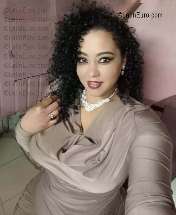 Date this good-looking Dominican Republic girl Layosie from Santo Domingo DO55923
