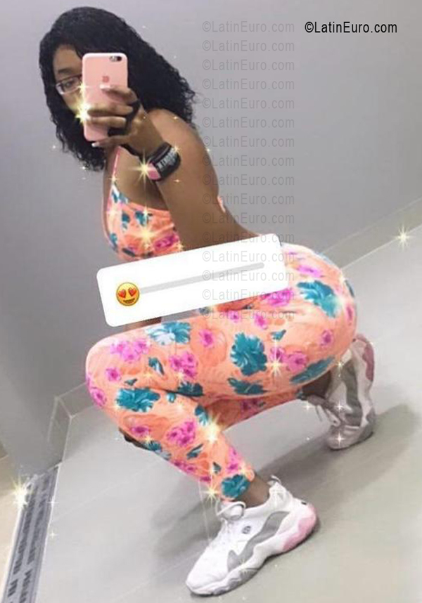 Date this cute Colombia girl Tivi from Medellin CO33592