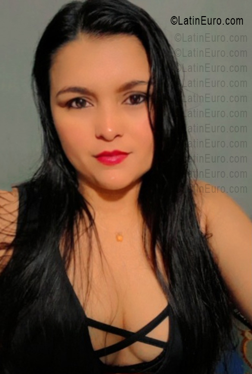 Date this beautiful Colombia girl Nazareth from Medellin CO33594