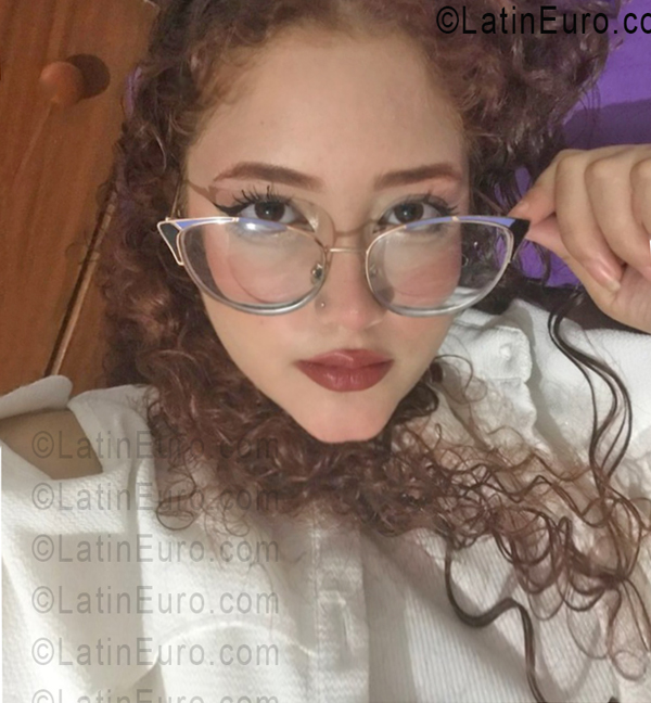 Date this funny Colombia girl Valentina from Cartagena CO33595