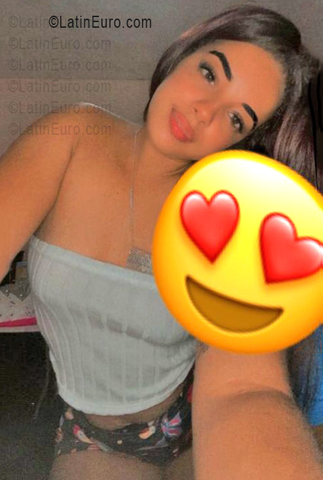 Date this charming Dominican Republic girl Anglica from Santo Domingo DO55961