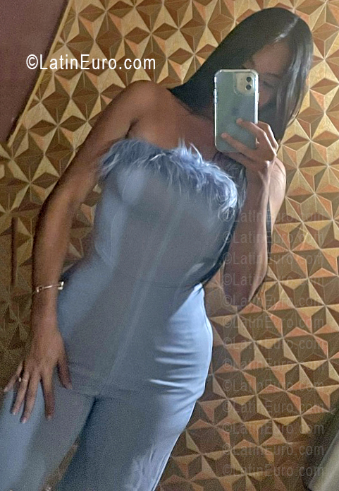 Date this voluptuous Dominican Republic girl Frankelia from Santo Domingo DO55964