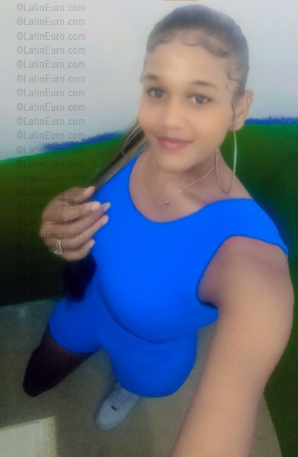 Date this tall Dominican Republic girl Rosi from Santo Domingo DO55970