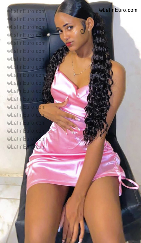 Date this passionate Dominican Republic girl Dafne from Santo Domingo DO55976