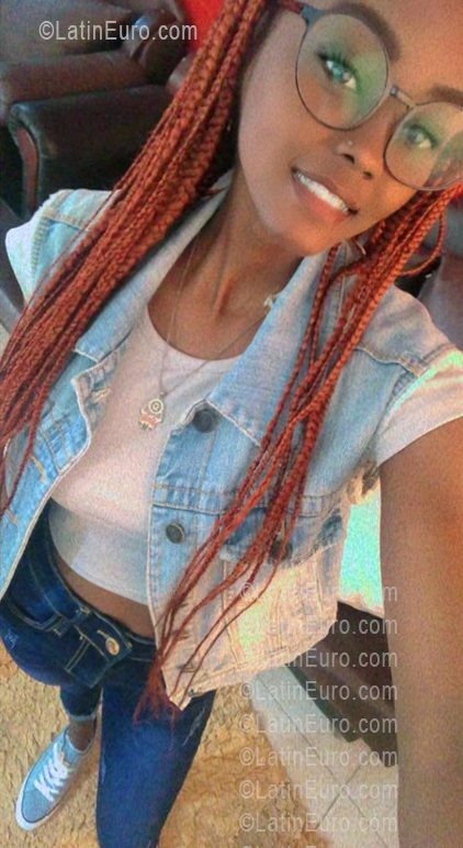 Date this pretty Dominican Republic girl Yameli from Santo Domingo DO55983