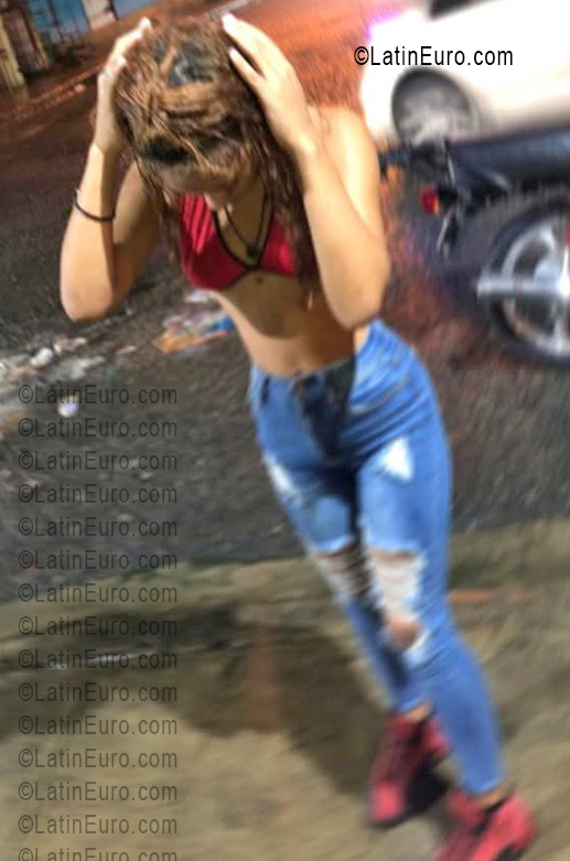 Date this athletic Dominican Republic girl La from Santo Domingo DO56035